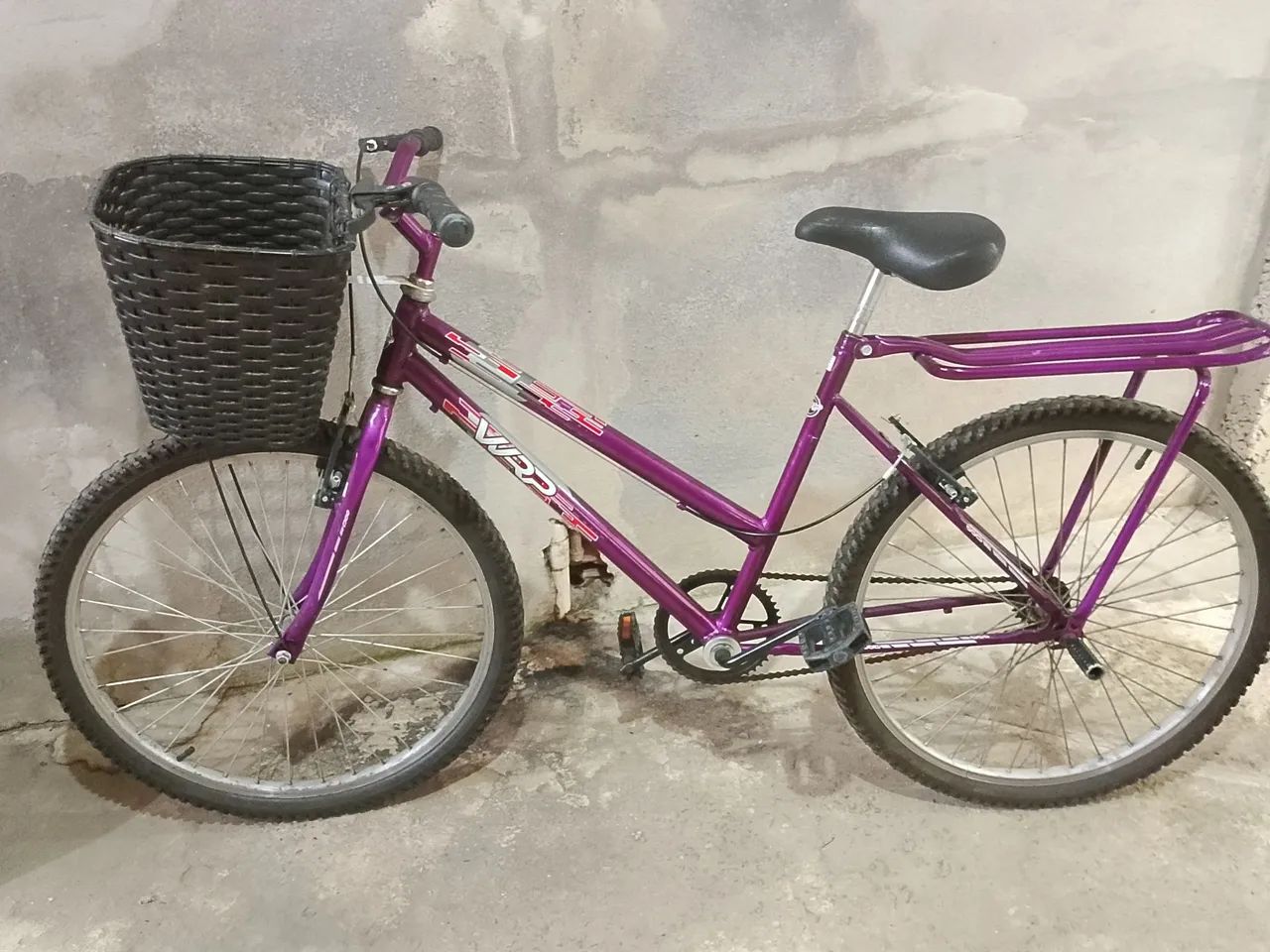 Vendo bicicleta semi nova 