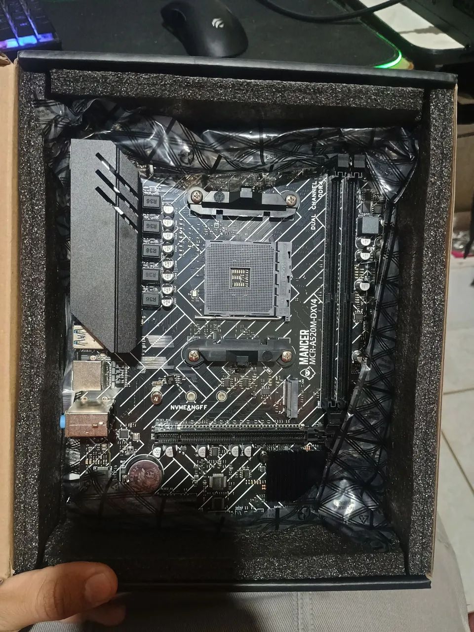 Placa mãe a520m mancer ( leia a descrição)  - Foto 4