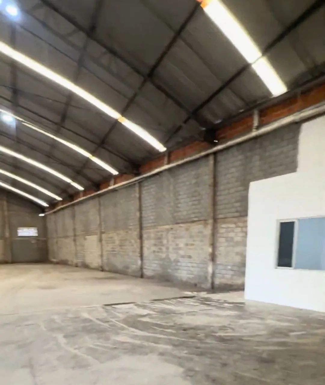 ALUGO GALPÃO COM 1419M2 AV. PAULINO ROCHA  - Foto 4