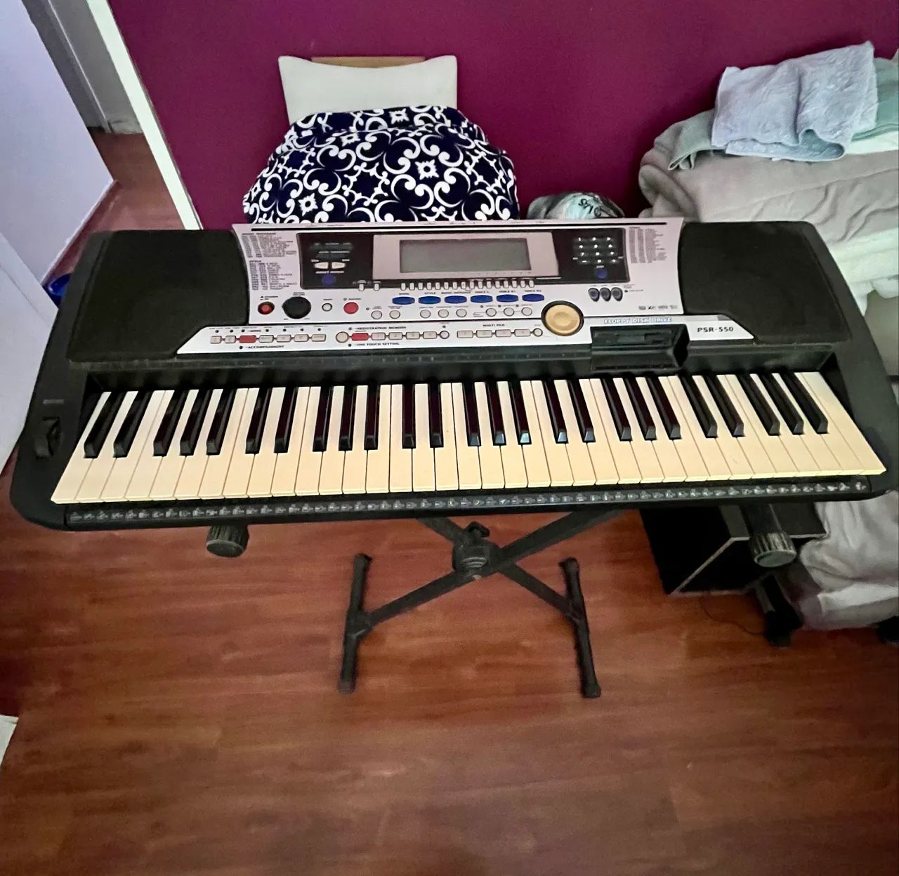 Teclado Yamaha PSR 550 - Instrumentos musicais - Várzea das Moças