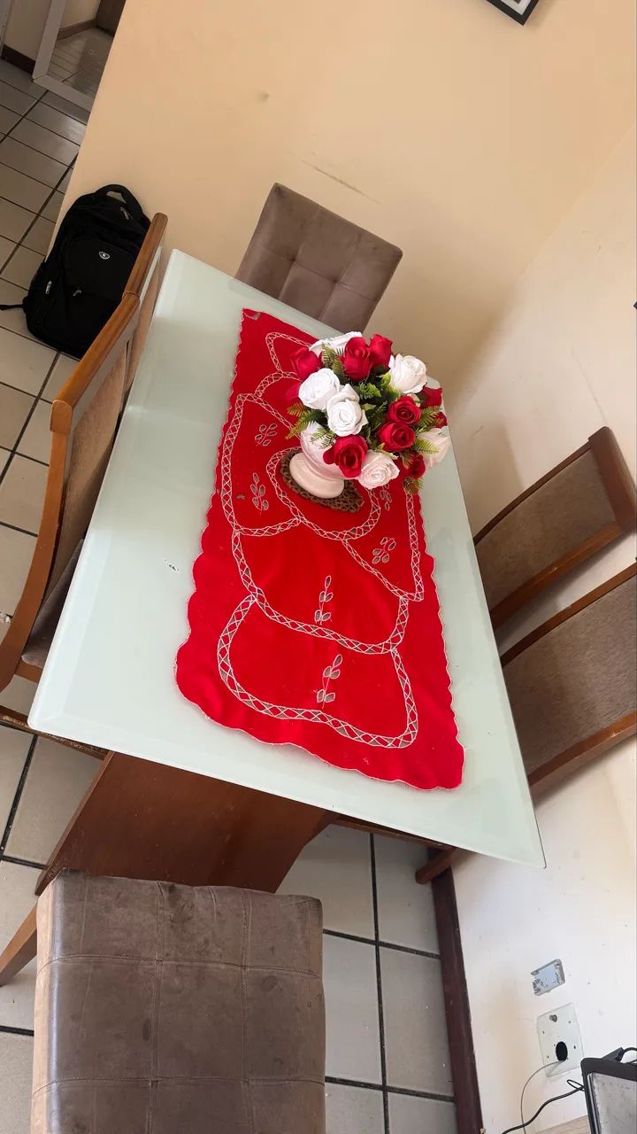 Mesa de vidro com cadeiras 100% madeira. - Foto 3