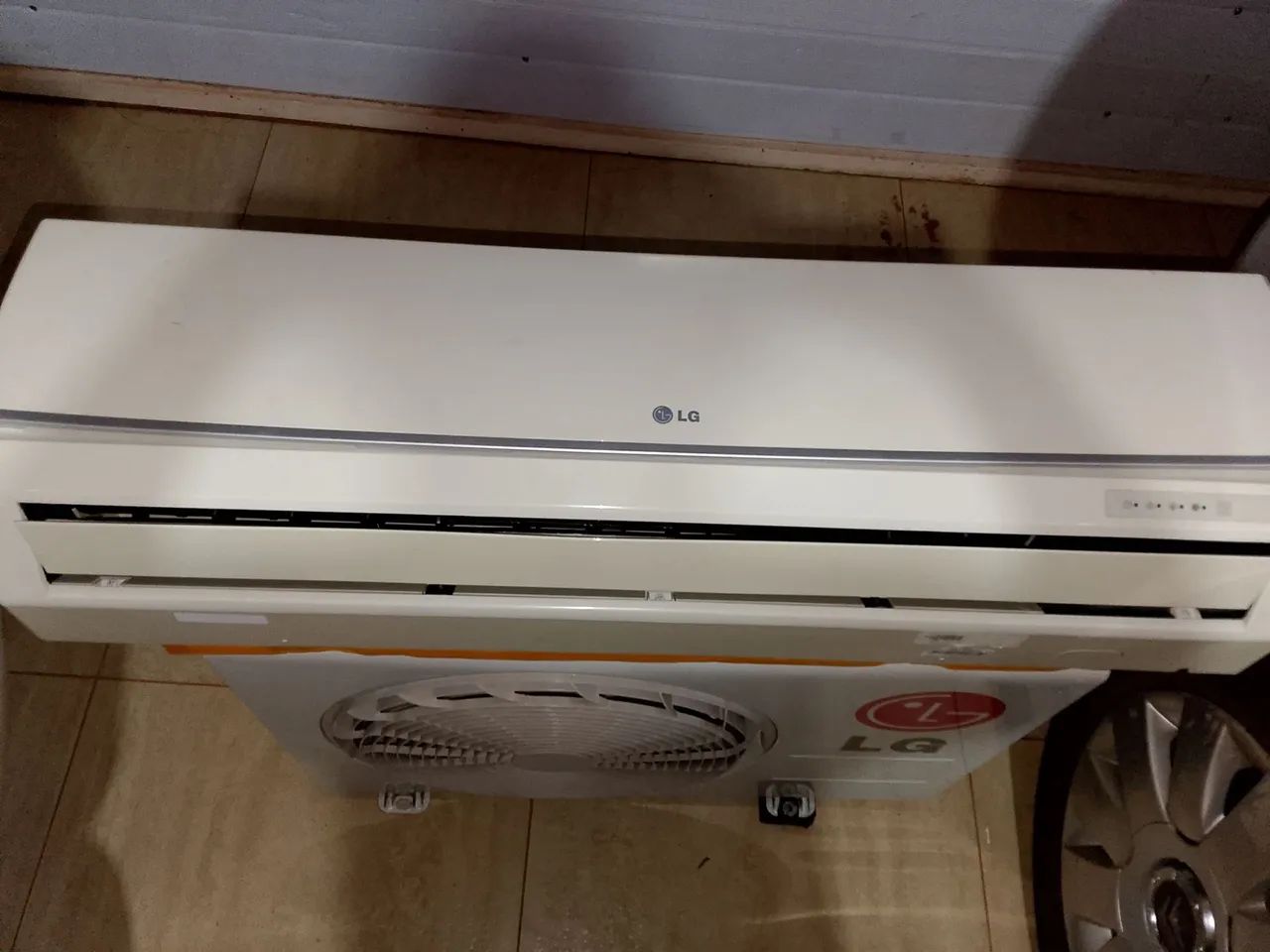Ar-condicionado Split Hi-Wall LG 9.000 BTU's 