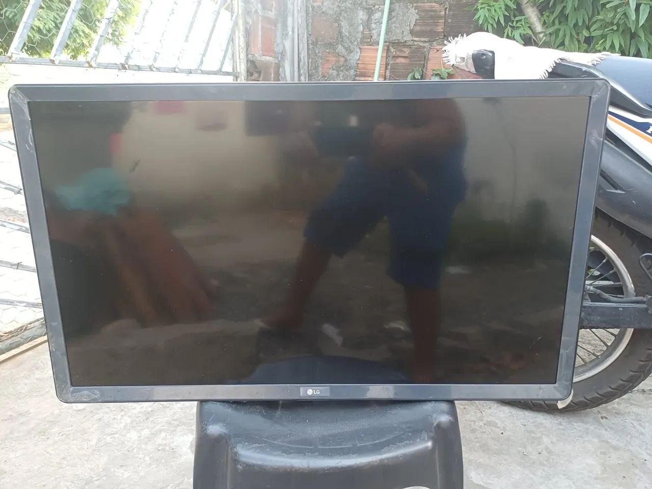 Tv LG smart 32 polegadas <br>Bem conservada <br>Só chamar se tiver interesse <br>ZAP *58 - Foto 3