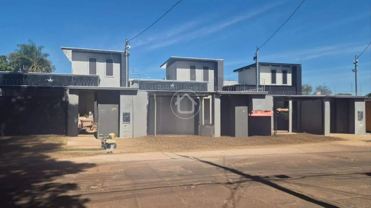 CASA COM 3 DORMITORIOS E PISCINA VILA ALMEIDA