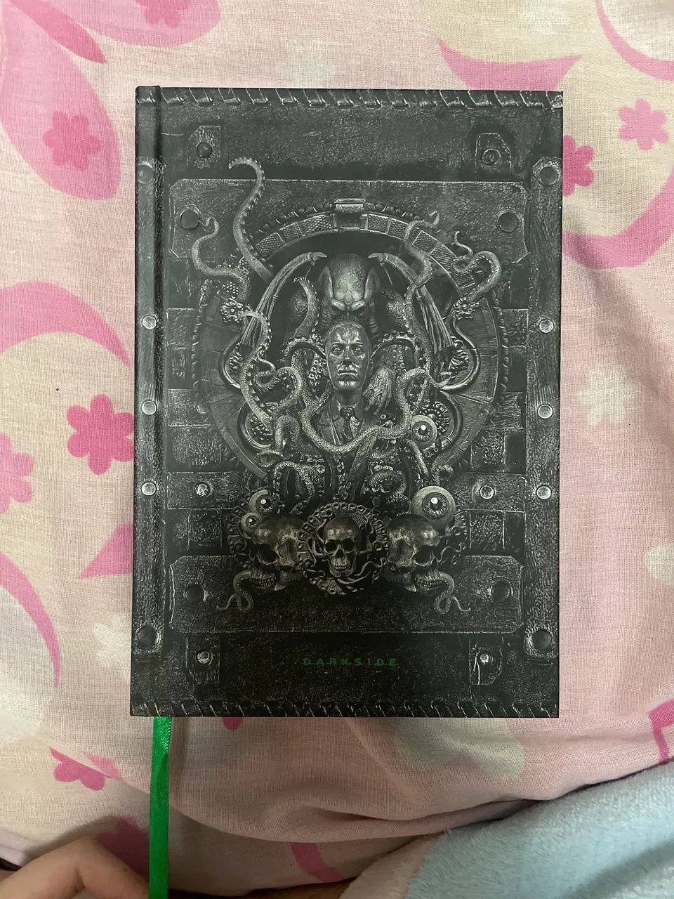 Livro ?Lovecraft: medo clássico volume I? da Darkside
