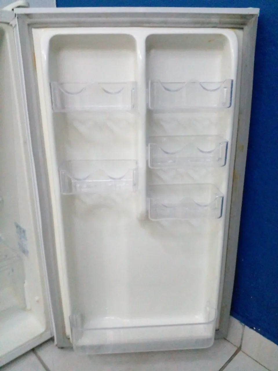 Frigobar Eletrolux 122 L Branco 127V - Foto 3