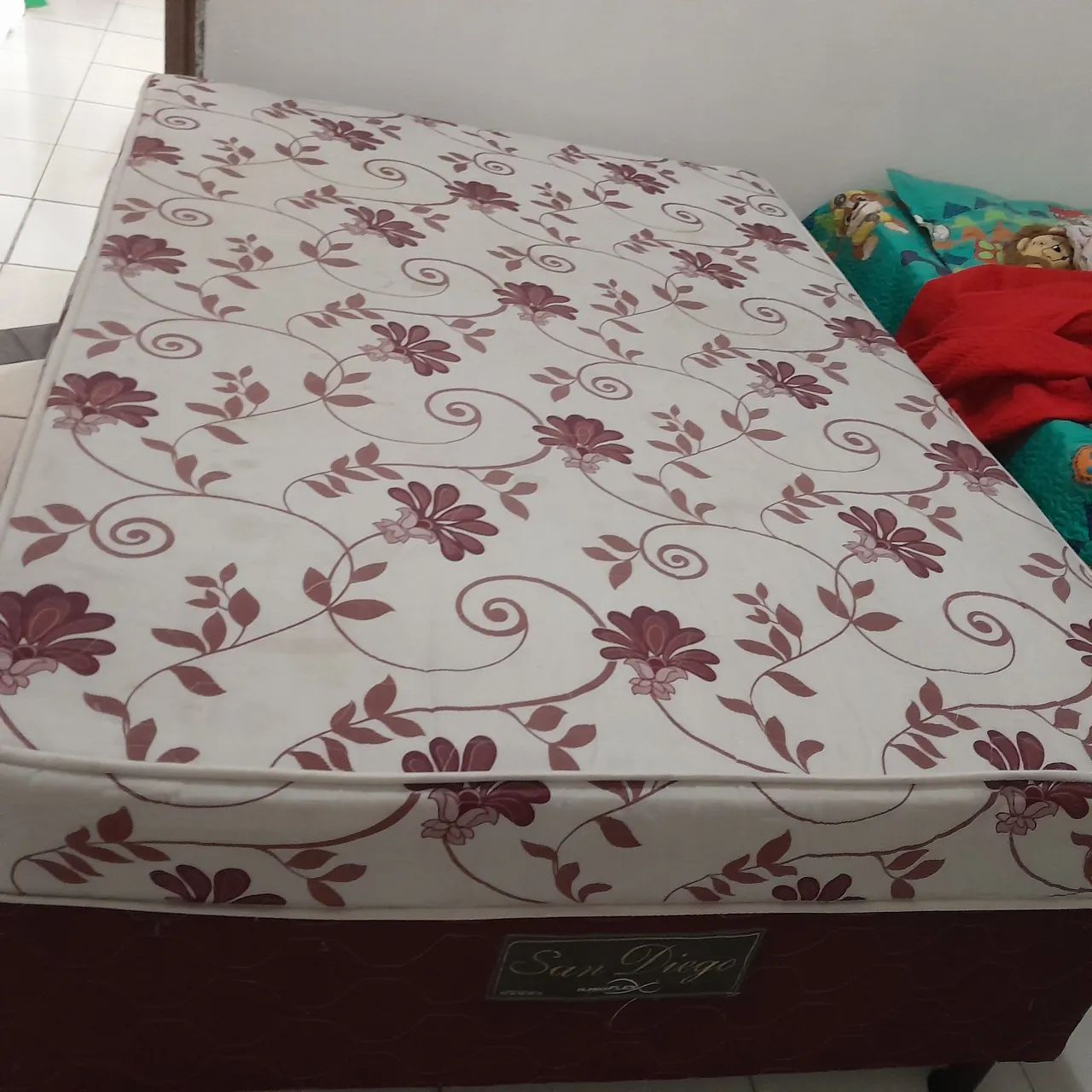 Cama box casal seminova 