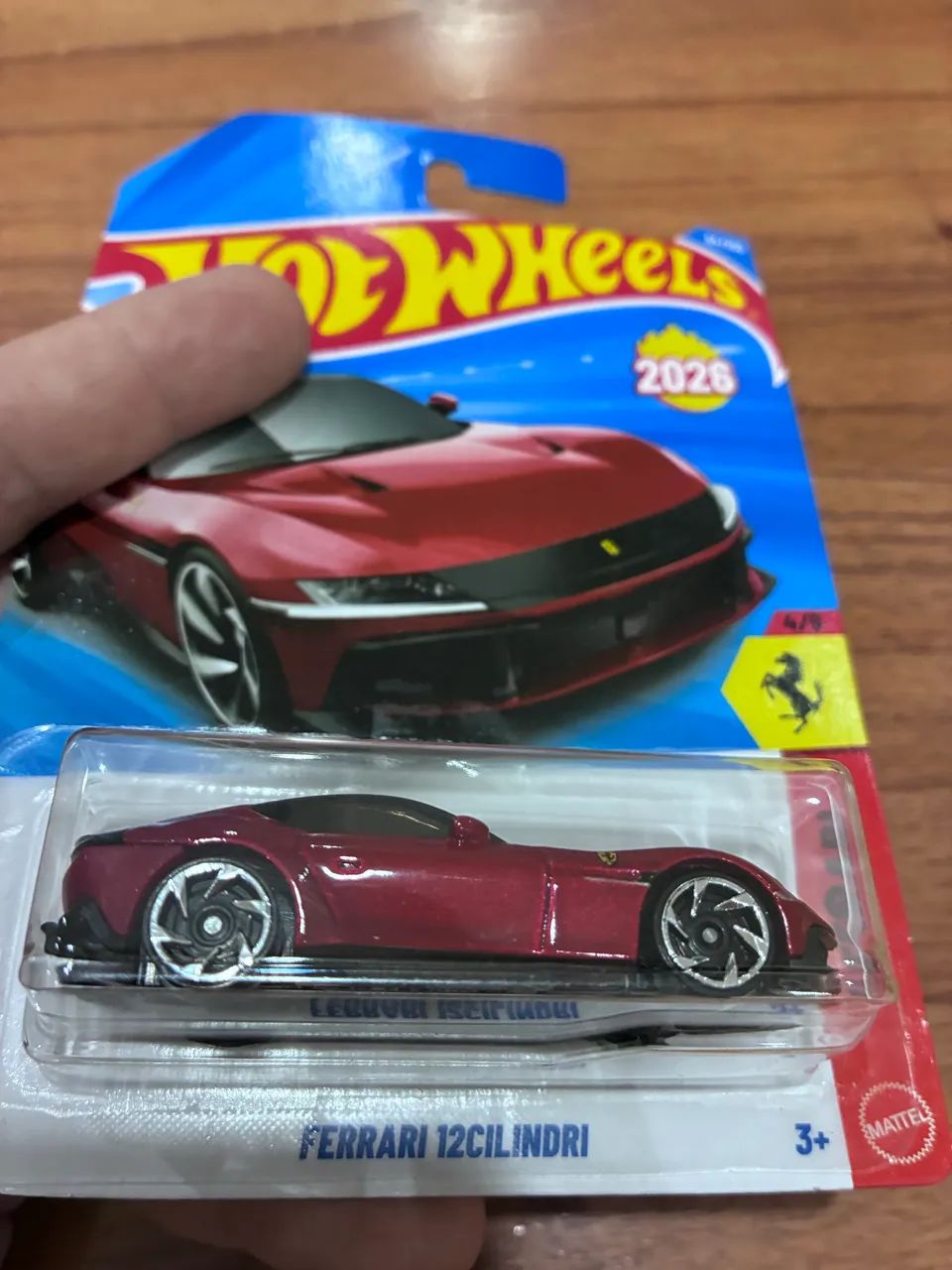 Hot Wheels Ferrari 12 Cilindri Vinho - Foto 4