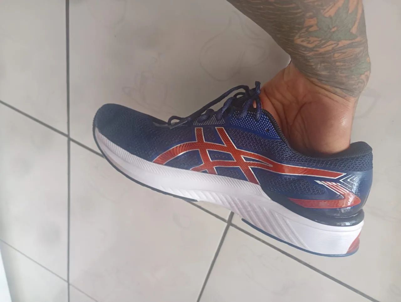 Tênis Asics seminovo