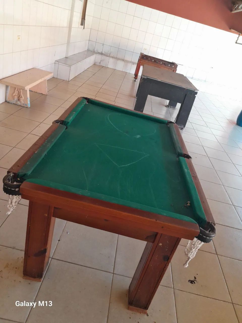 Vendo 2 Mesas de bilhar completa  preço a combinar e 1 de pibolim 
