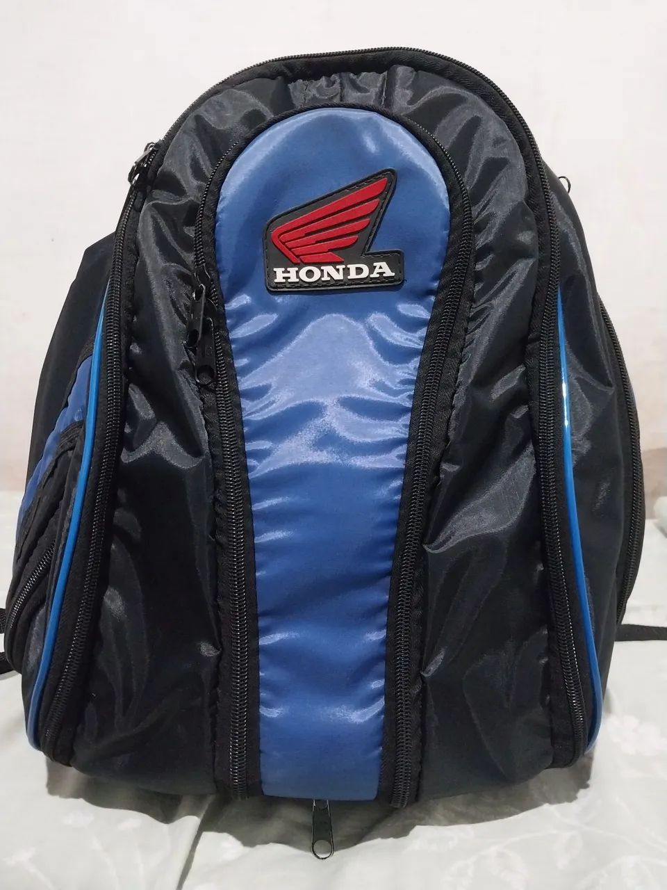 Mochila azul com preta
