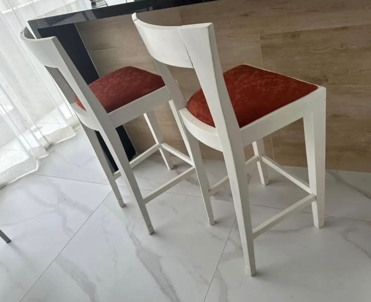 Banquetas em madeira com assento estofado  - Foto 2