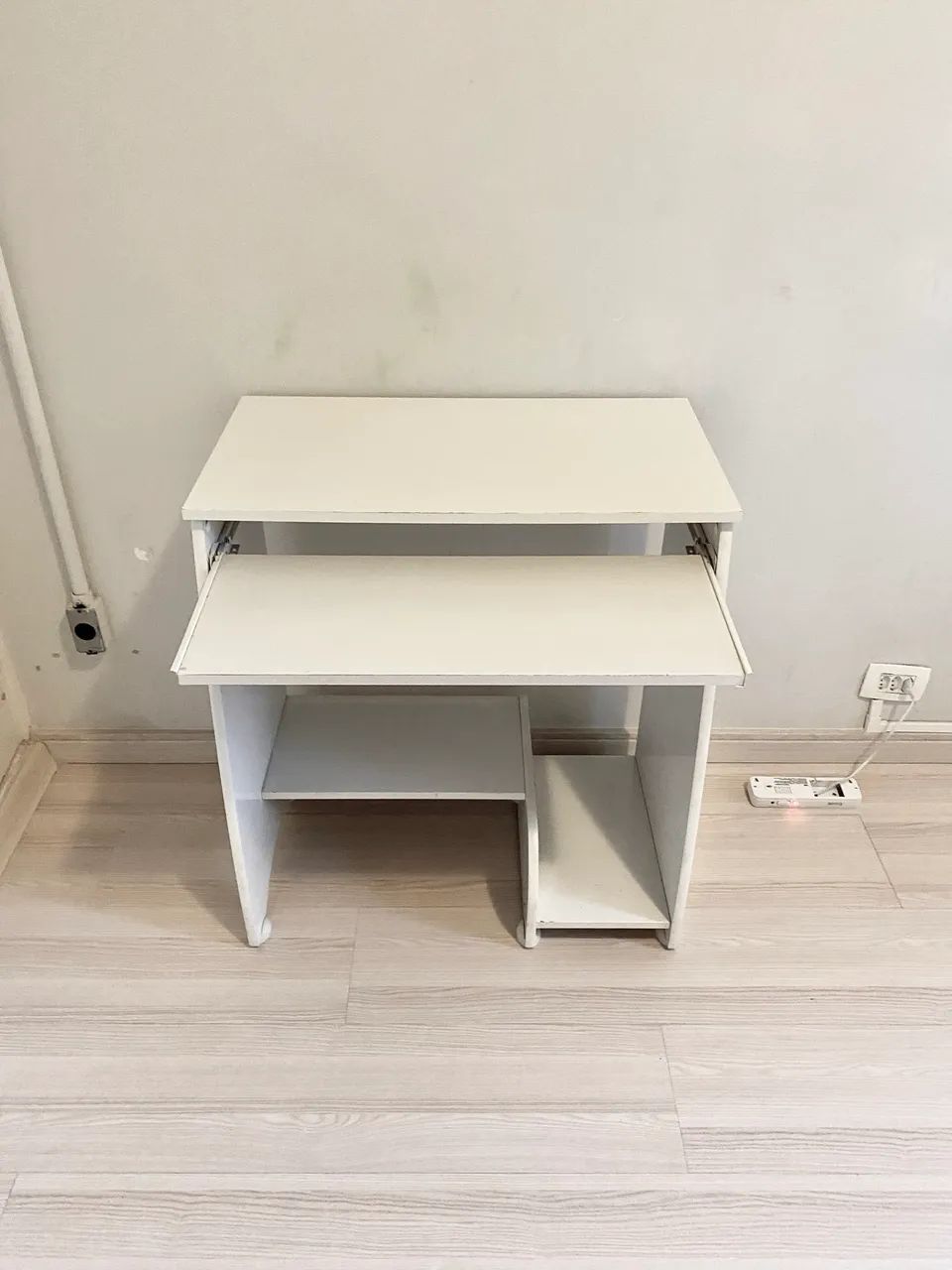 Mesa para escritório (teclado/computador)