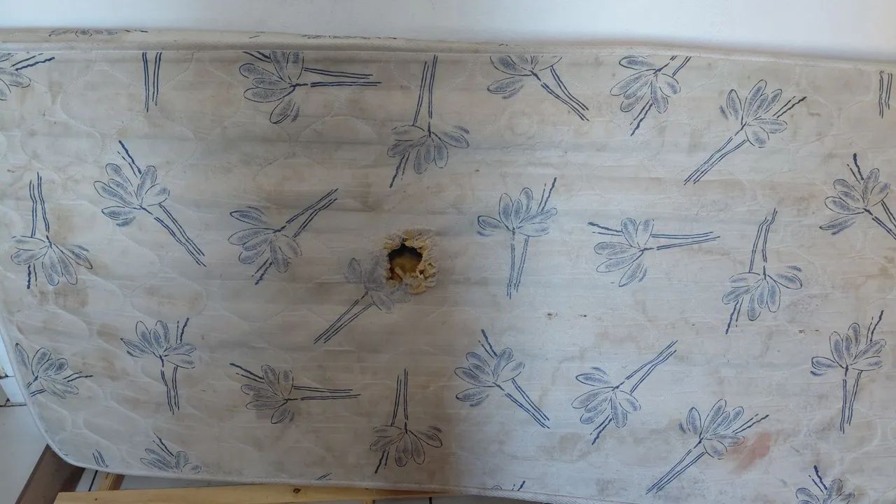 Parte debaixo de cama com rodinha e colchão. - Foto 2