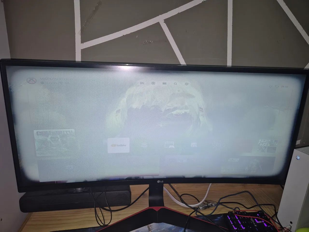 Monitor com defeito tela branca 