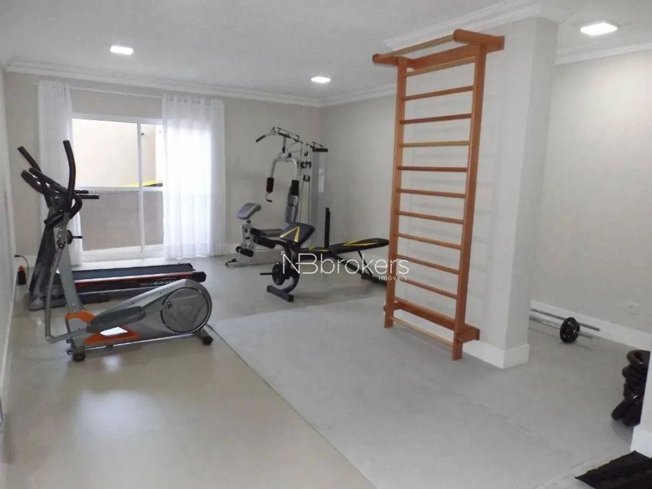 AMPLOS AMBIENTES E SOFISTICAÇÃO: COM SUÍTE E 2 VAGAS! - Foto 4