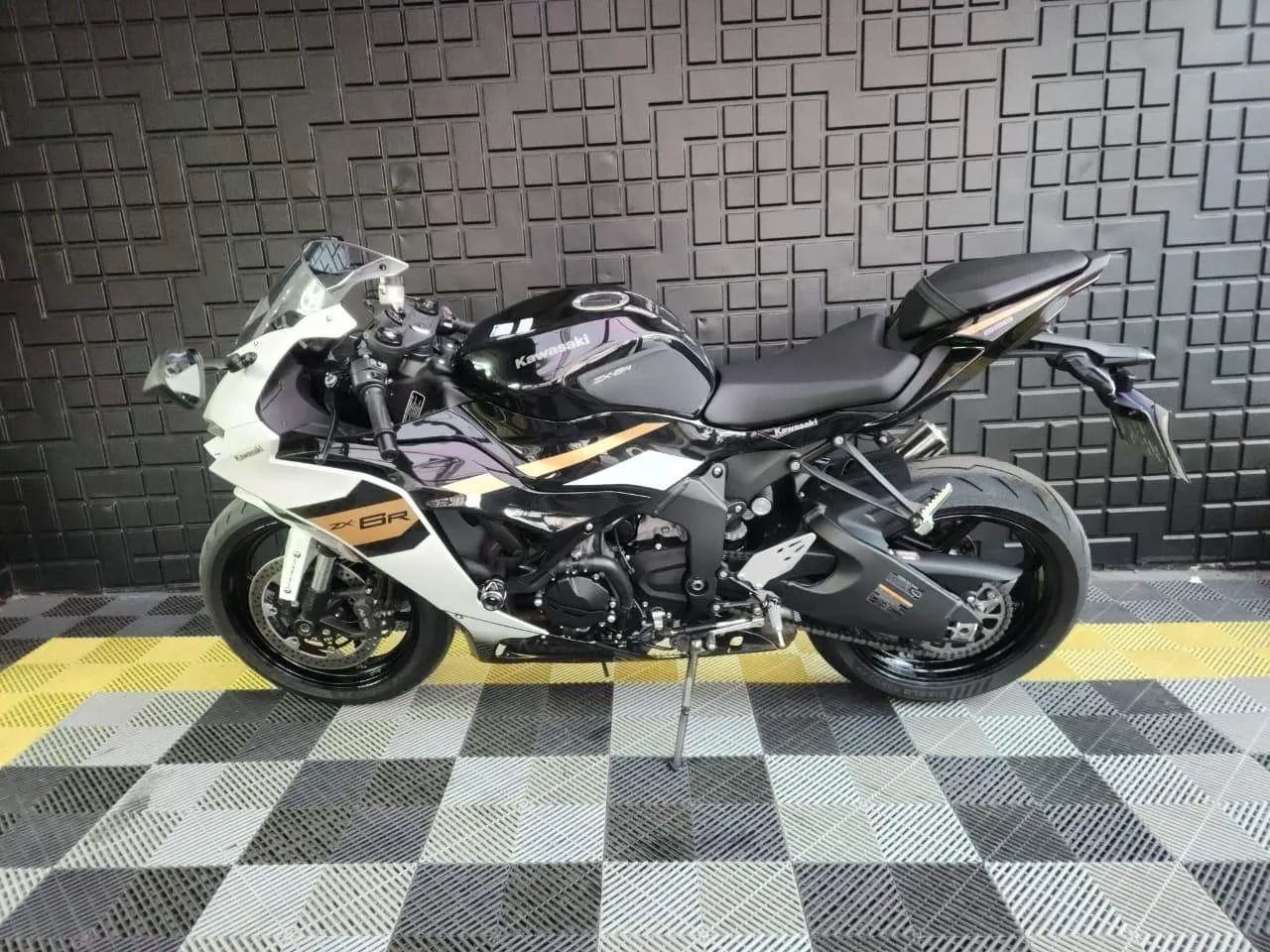 Kawasaki Zx-6r 636cc 2026 - 1527808133 | OLX