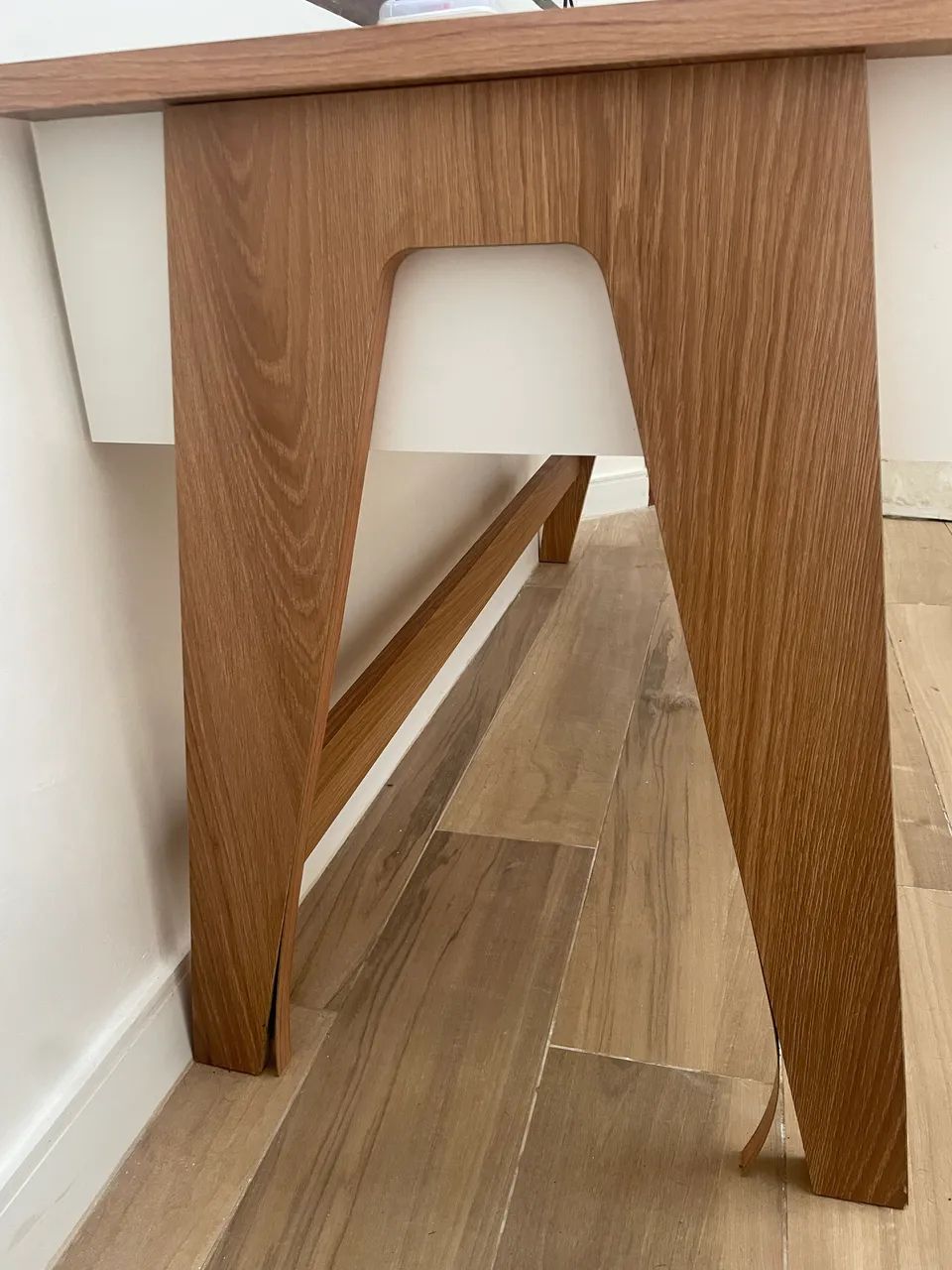 Combo de escrivaninha TV 36 polegadas e 2 poltronas  - Foto 2