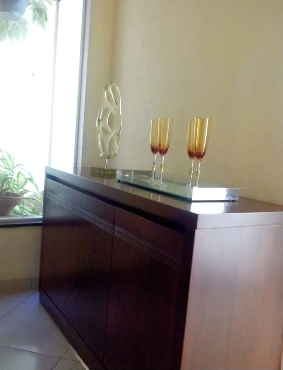 Buffet madeira maciça .