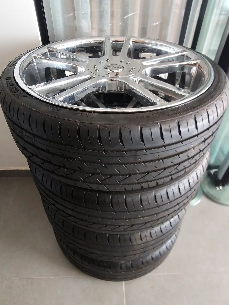 Conjunto roda multiuro aro 20 com pneu novo  - Foto 4