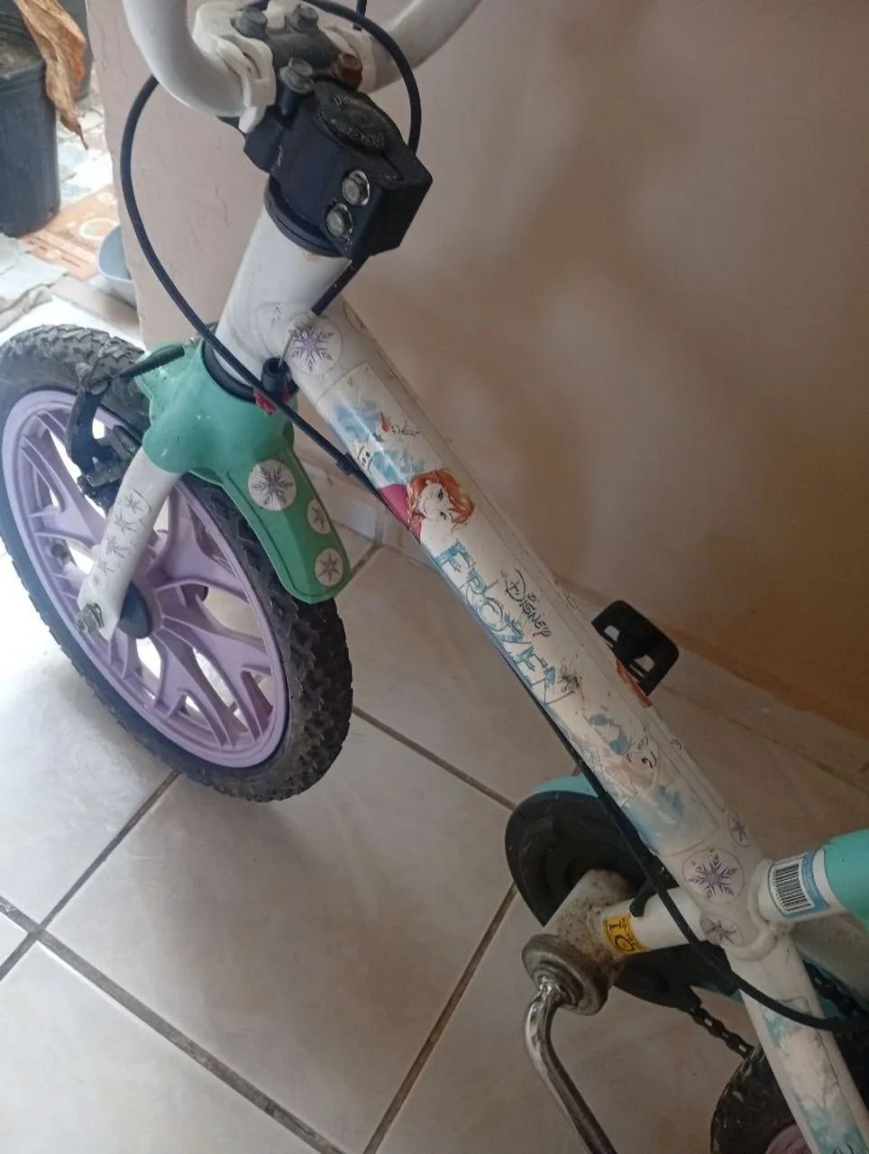 Bicicleta Infantil da Barbie  - Foto 4