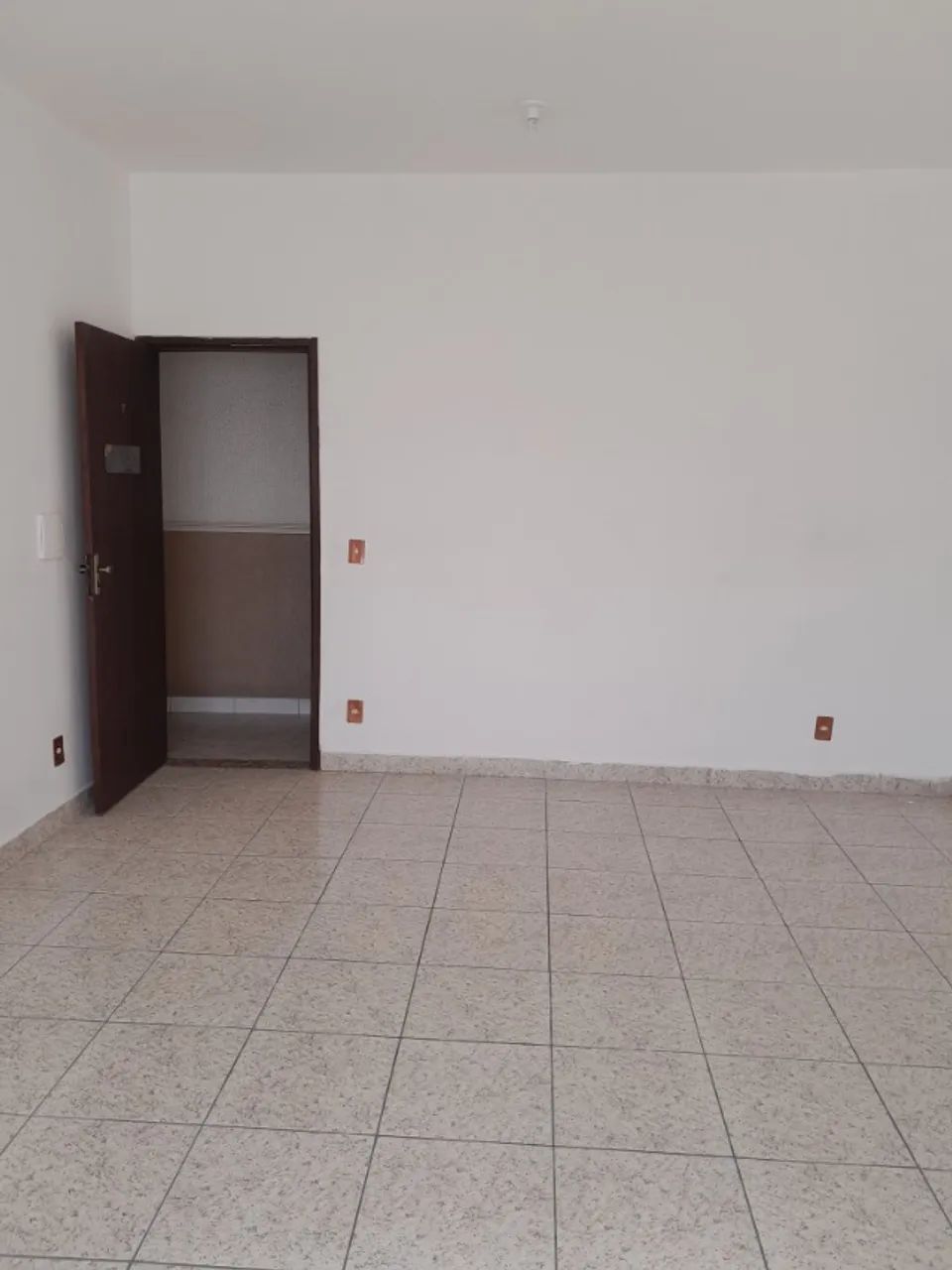 Sala comercial com banheiro no Bairro Guarani - Foto 3