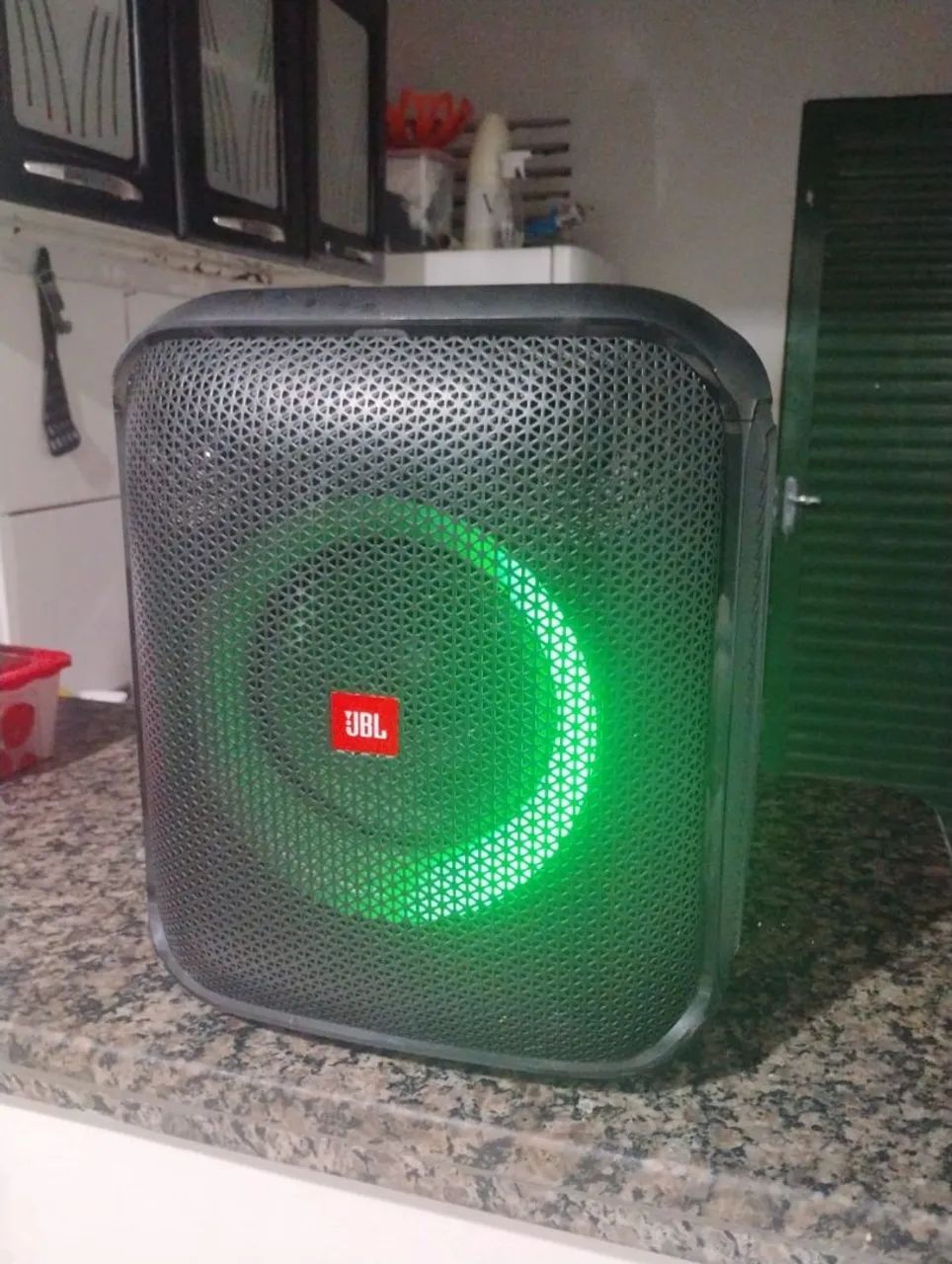 VENDE-SE CAIXA DE SOM JBL ORIGINAL. - Equipamentos e Acessórios de