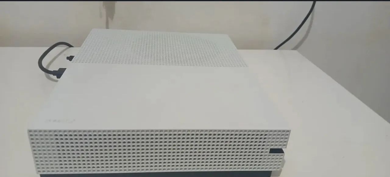 Xbox One S 1Tb (Disponível) - Foto 2