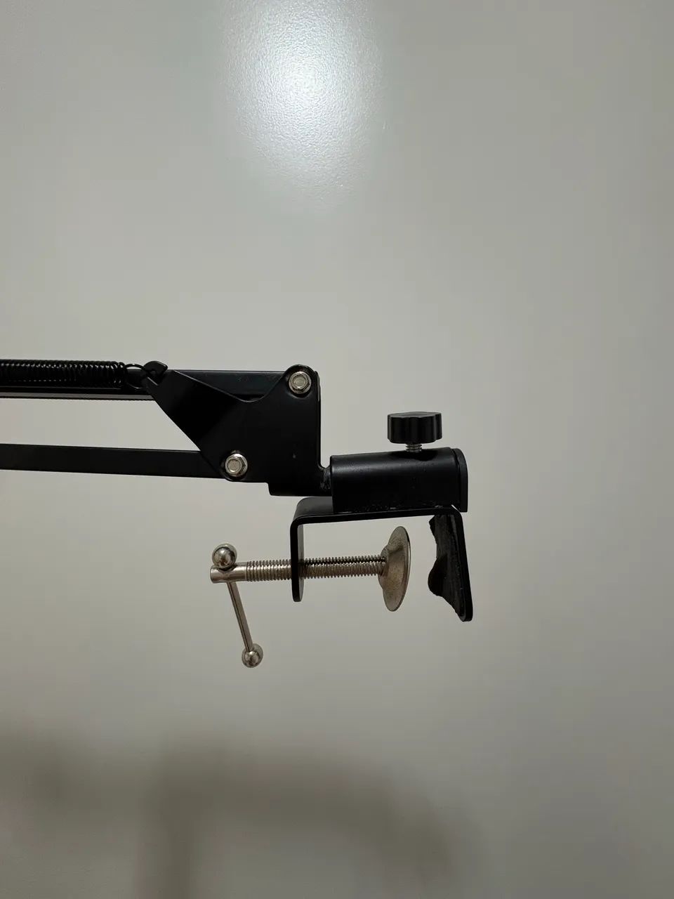 braço articulado de mesa, suporte girafa ou boom arm - Foto 3