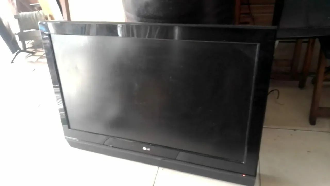 TV LG 42 polegadas LCD <br>250 conversou de brinde <br>chamar no whats *98