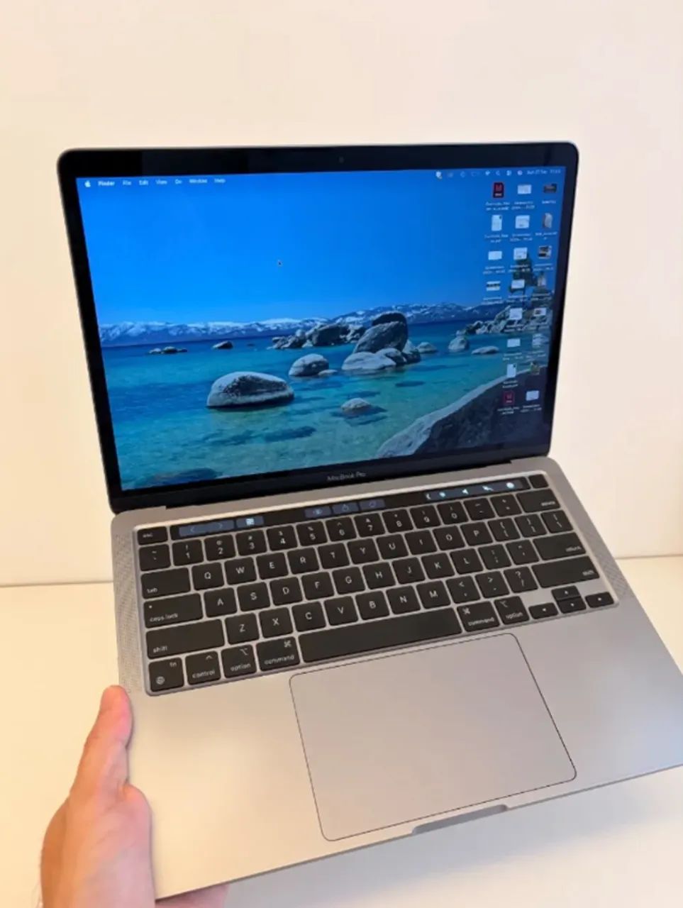MacBook Pro 13" - M2 + Adaptador Baseus 6 em 1