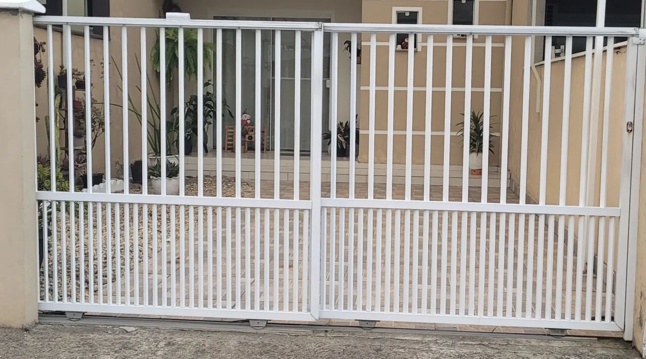 White Aluminum Gate64985879431297120