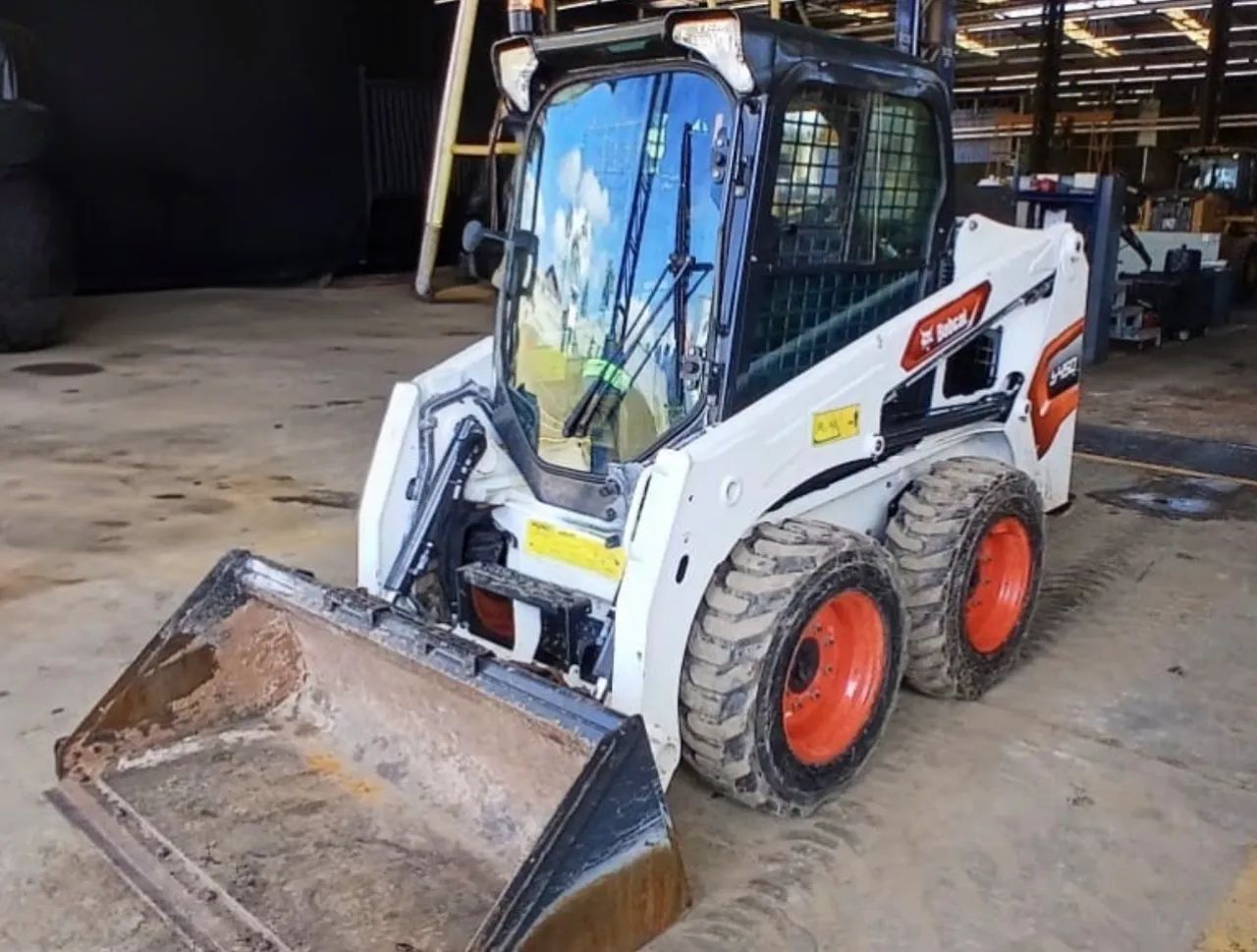 Minicarregadeira Bobcat S450 ano 2025, com ar condicionado, 1.300 horas, em SP