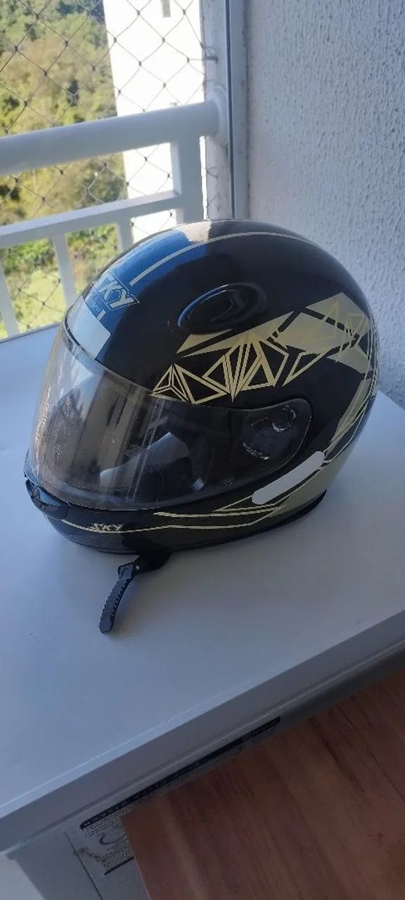 Capacete sky preto fechado 62