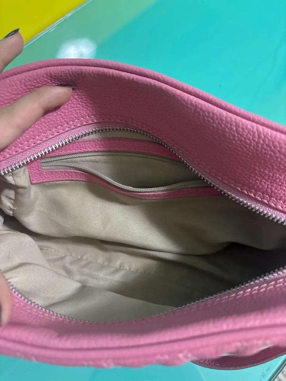 BOLSA CLÁSSICA EM COURO ROSA E ALÇA REGULÁVEL MÉDIA - Foto 5