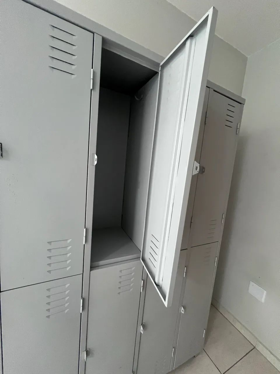 Roupeiro de aço 8 portas - Foto 3