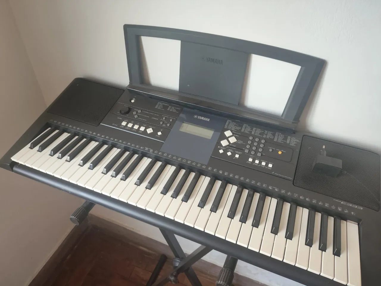 Teclado YAMAHA PSR-E333 - Foto 4