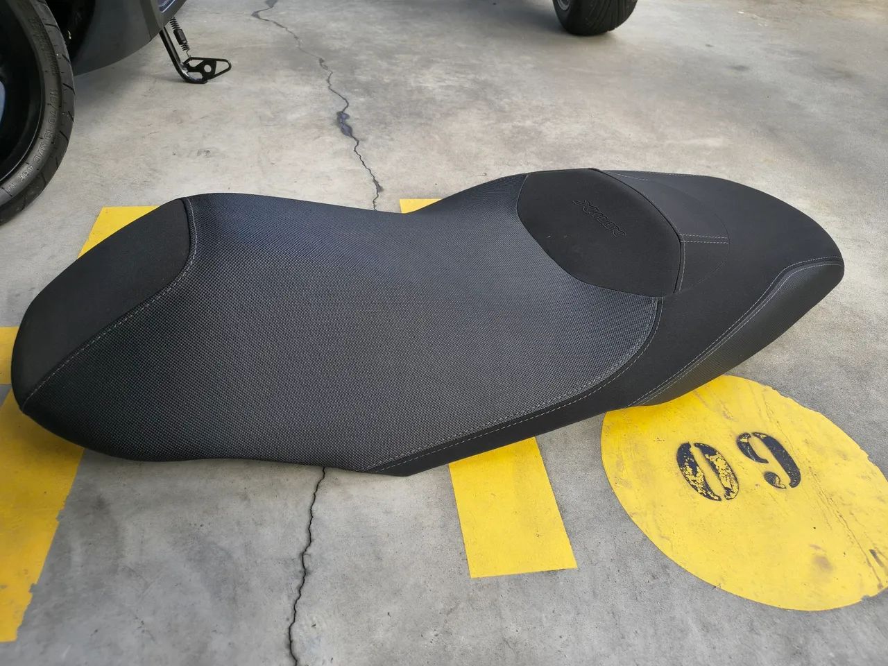 Banco original Yamaha Xmax 2025 - Foto 3