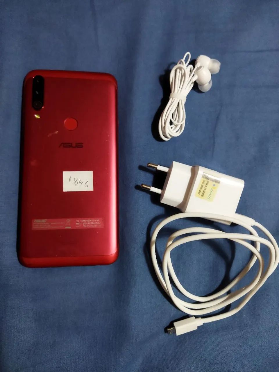 Peças do celular com carregador e fone de ouvido - Foto 2
