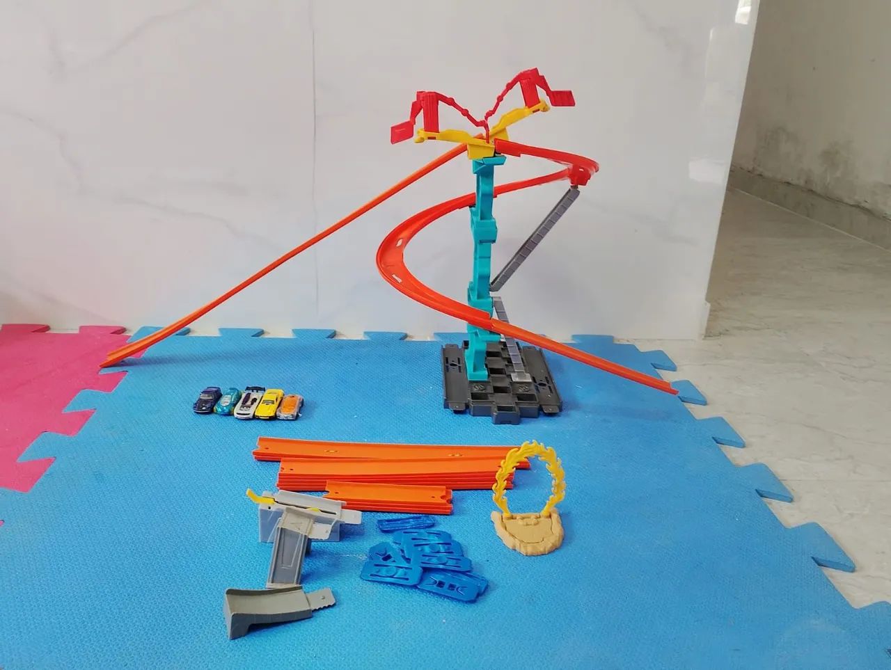 Pista hot wheels spiral sky