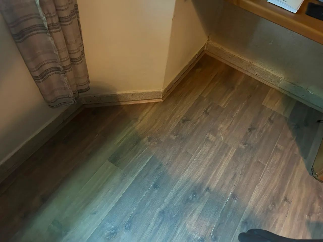Piso Laminado Resistente a Água e a Risco Quickstep - Foto 2