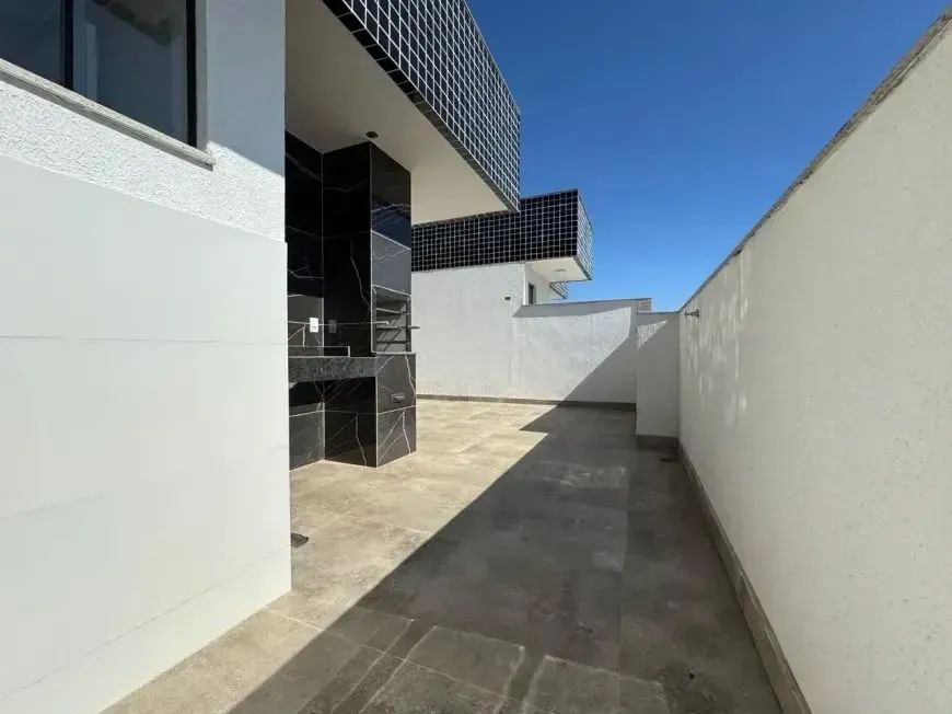 Cobertura com 3 quartos sendo 1 suíte 2 banheiros 2 vagas - Foto 3