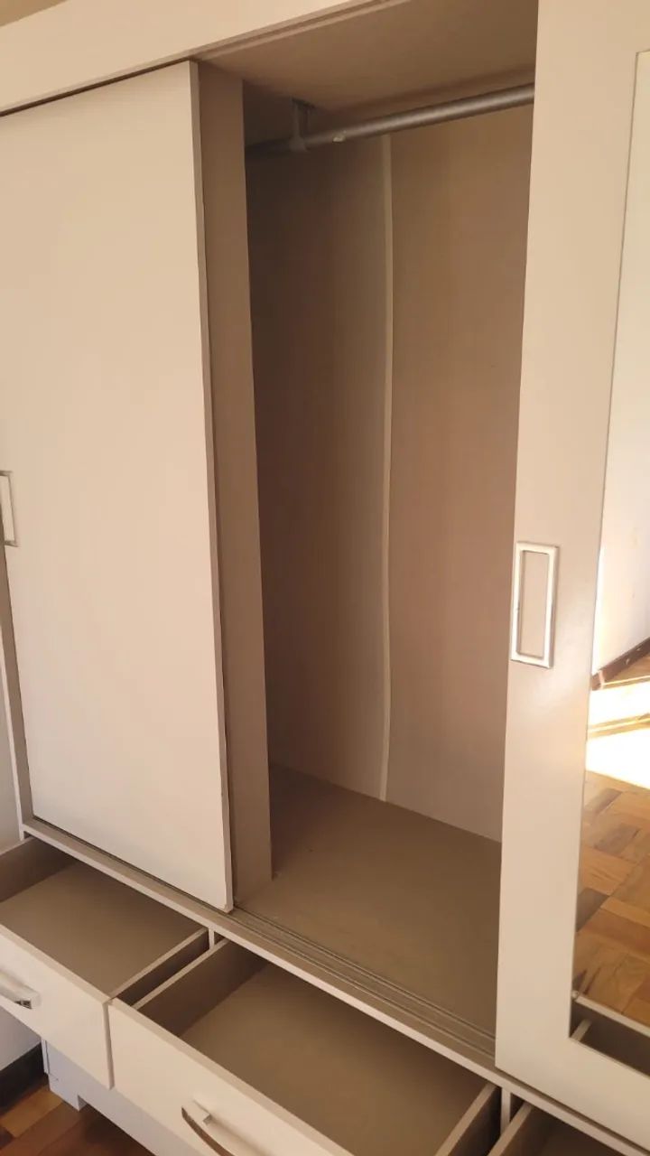 Guarda roupa branco com espelho - Foto 3