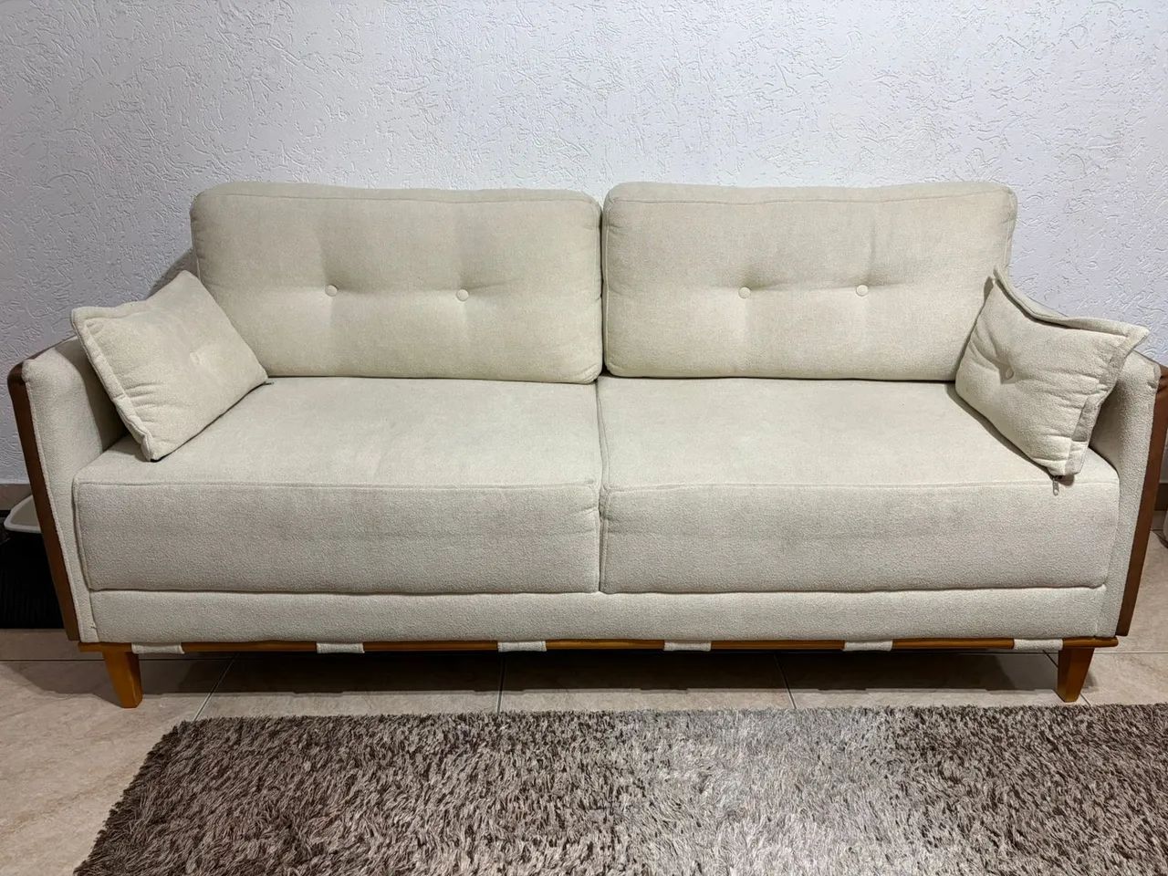 Sofá off-white tecido bouclé dois lugares  - Foto 4