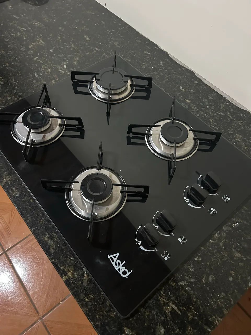 Bancada de mármore com cooktop e armário planejado - Foto 2
