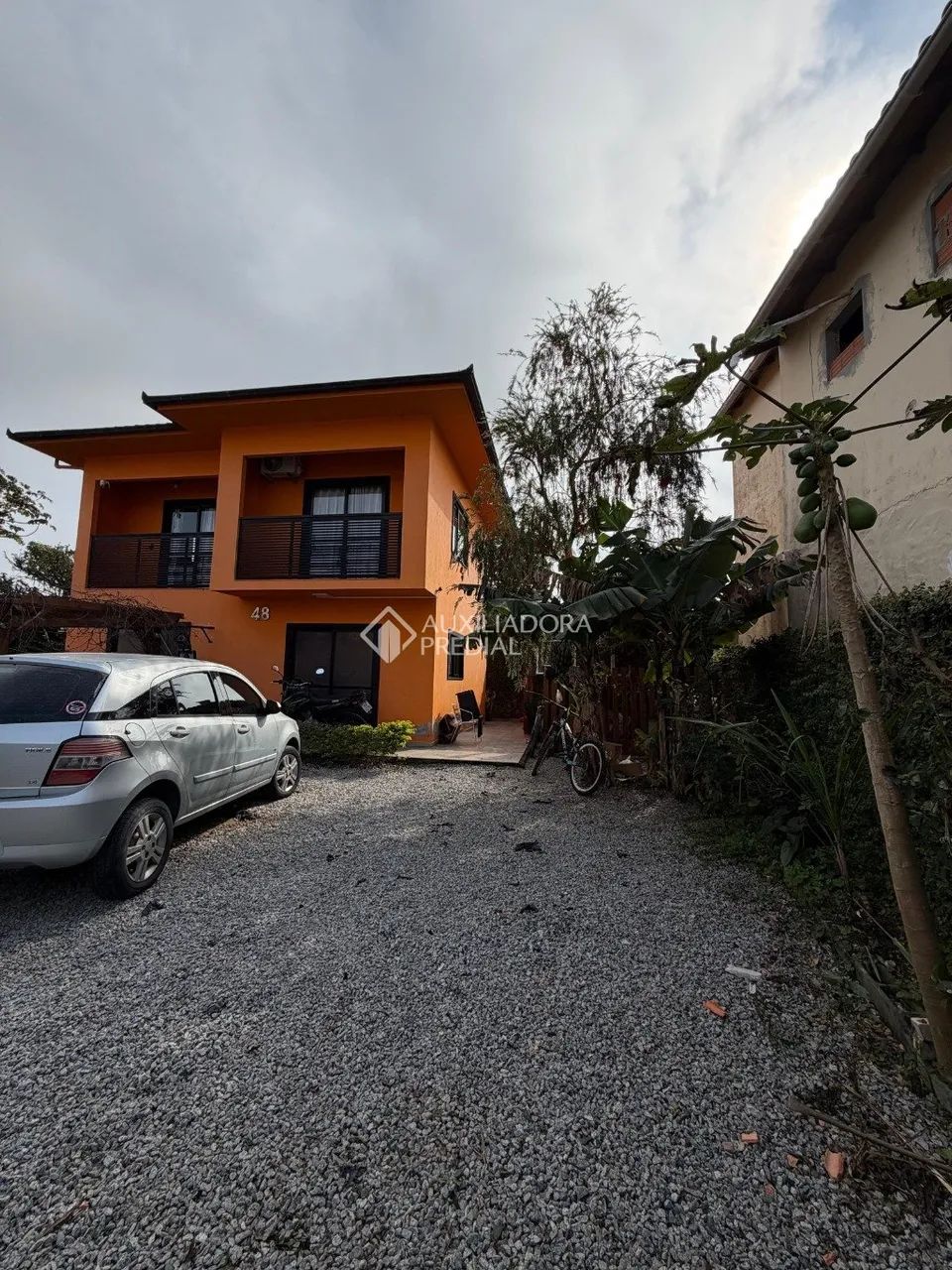 Ampla casa com 2 dormitórios em Cachoeira do bom Jesus