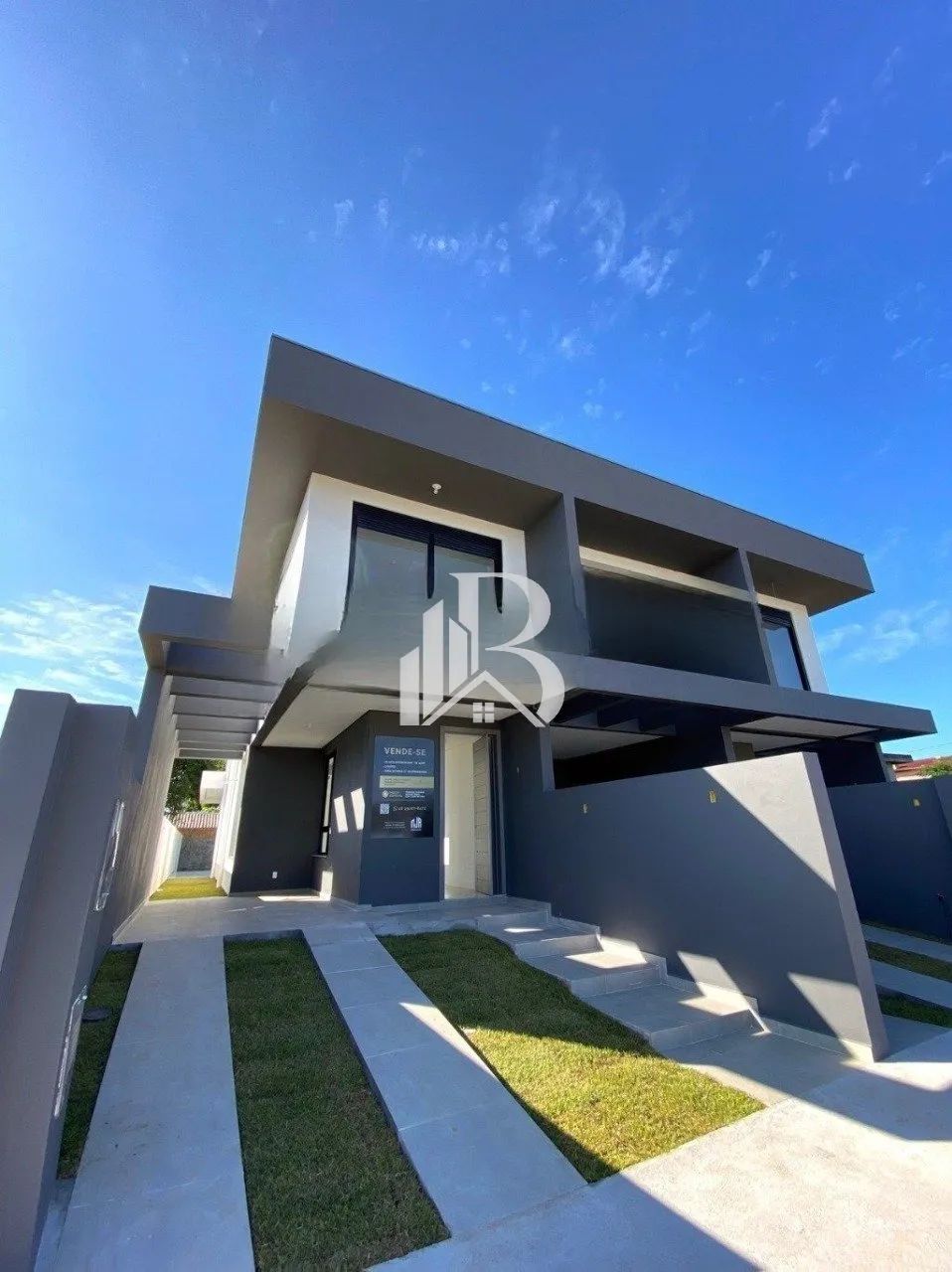 Casa com 3 suítes, área gourmet e amplo pátio próximo à praia - Foto 3