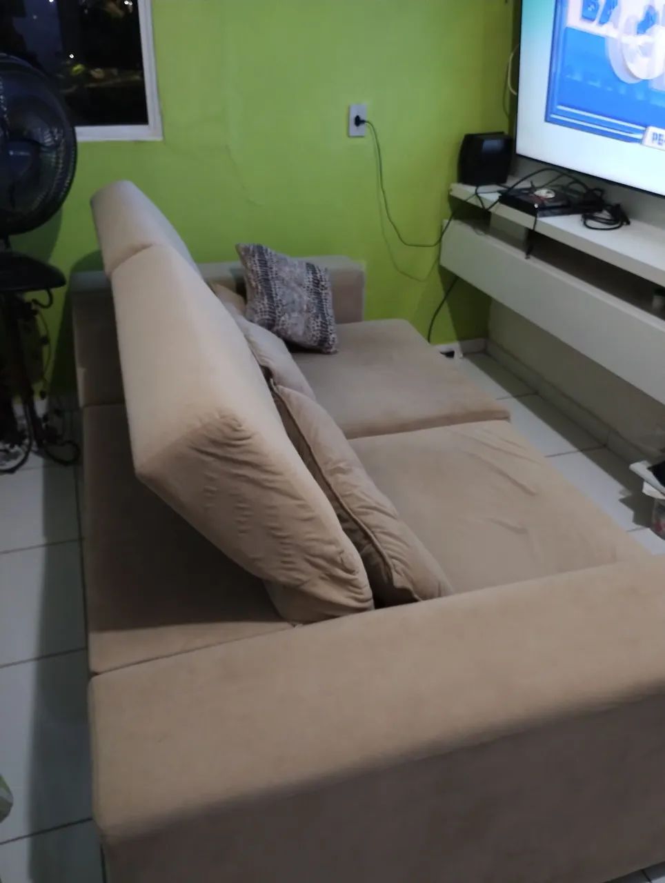 Comfortable sofa in perfect condition. 442957975236782080