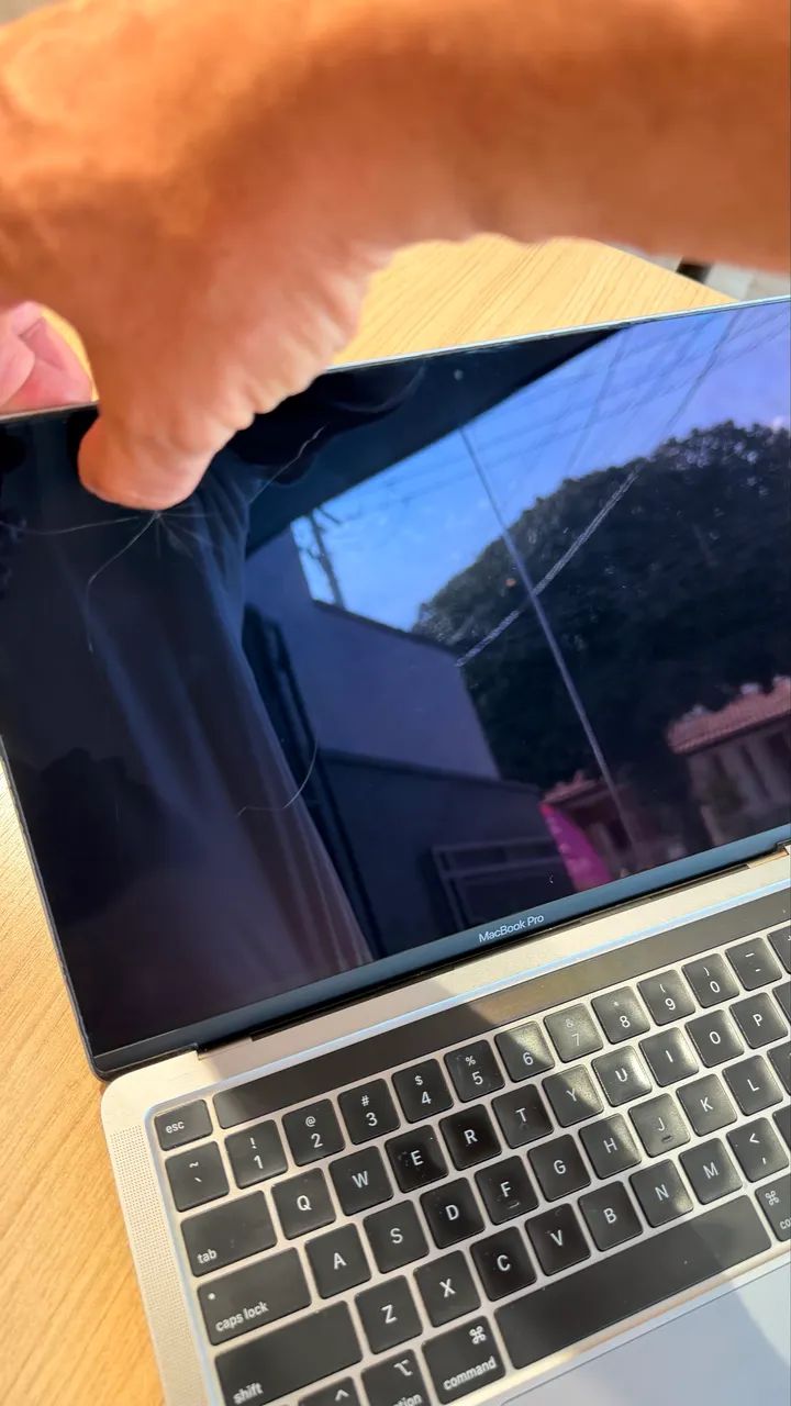 Apple MacBook Pro 13 2020 - Tela quebrada A2289 - Foto 2
