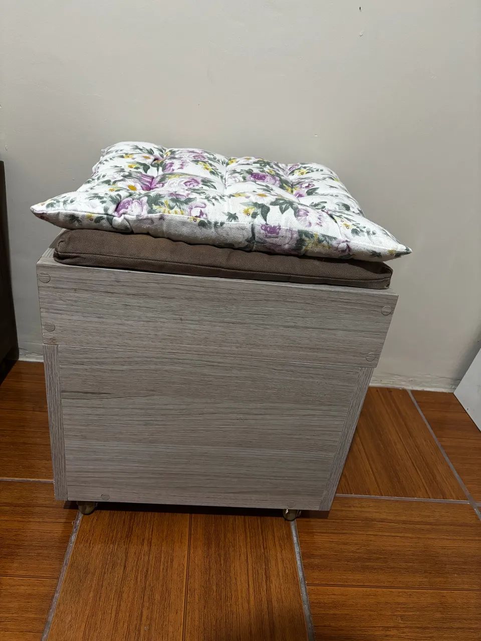 Puffs Baú Multiuso com Rodinhas + Almofadas - Excelente Estado - Foto 5
